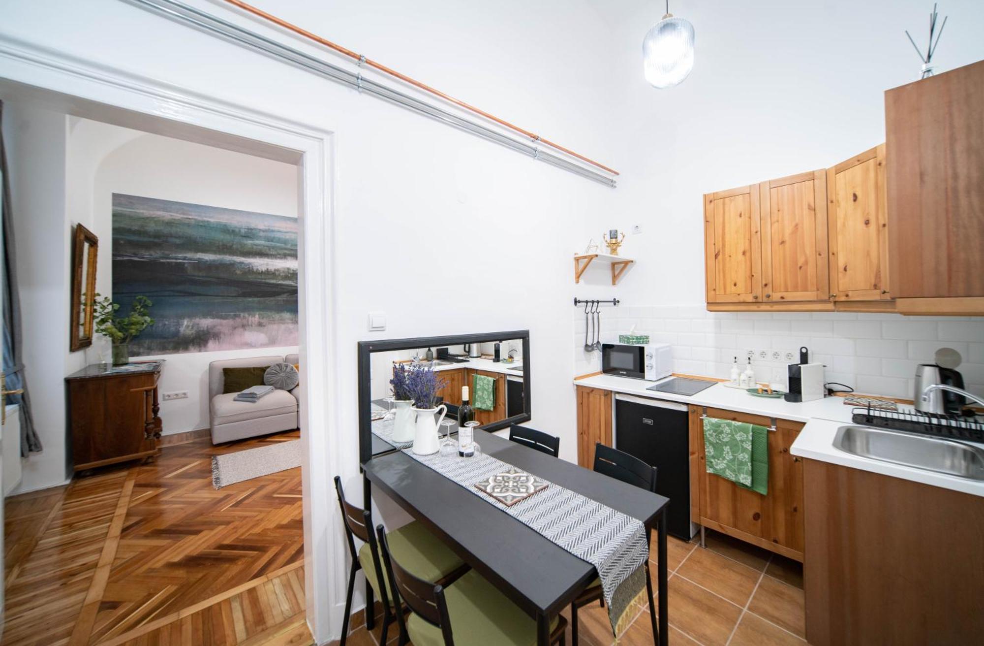 Apartment Szentkiralyi38 - Central, Ac, 4 People *
