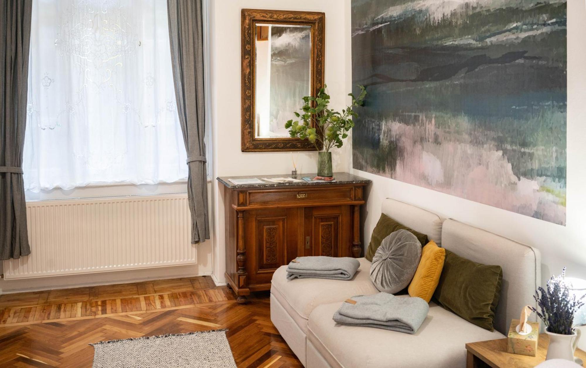 Apartment Szentkiralyi38 - Central, Ac, 4 People *