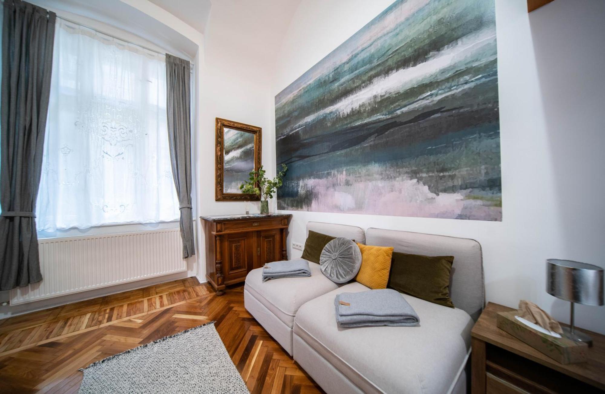 Szentkiralyi38 - Central, Ac, 4 People
