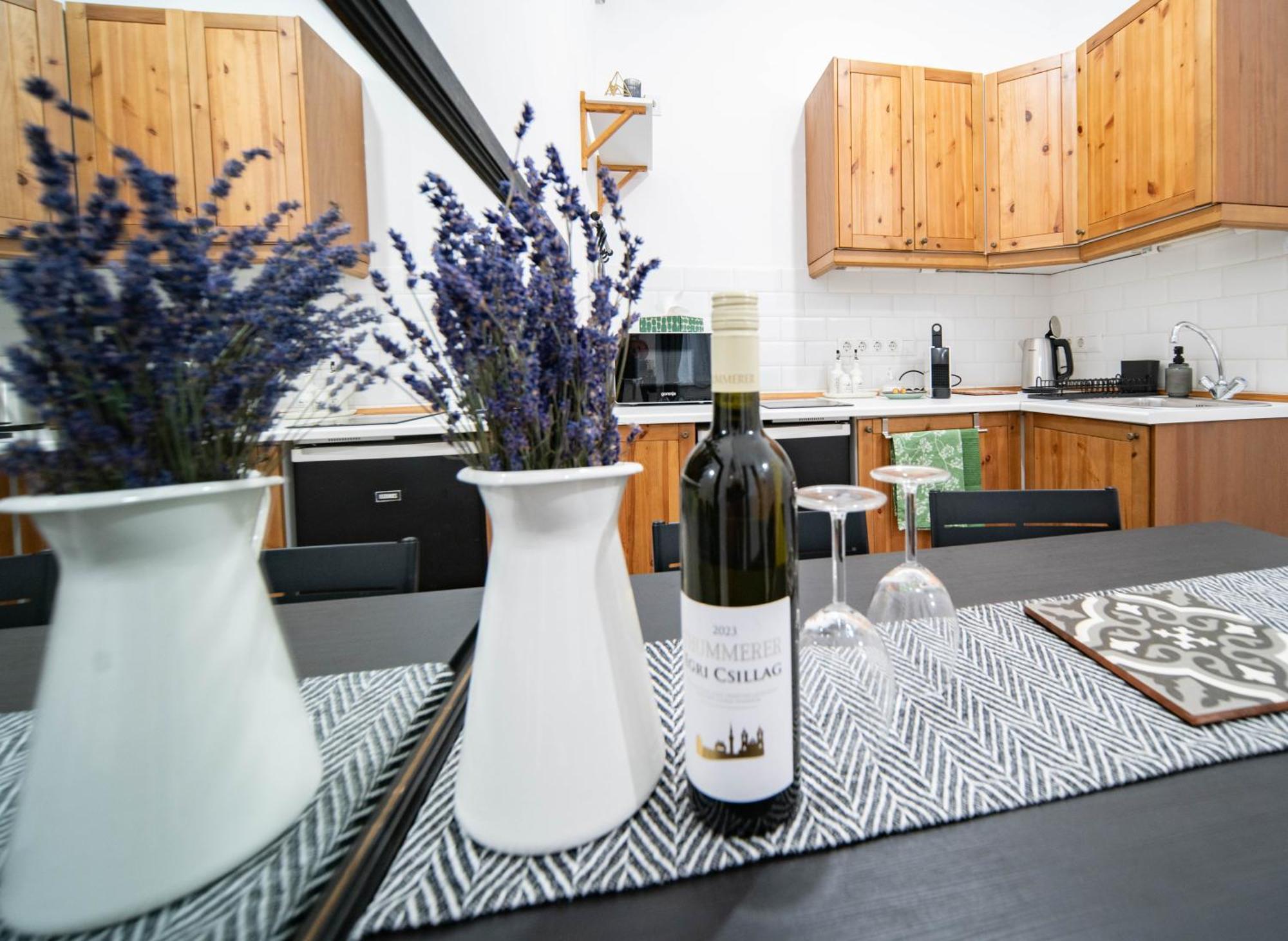 Apartment Szentkiralyi38 - Central, Ac, 4 People Budapest