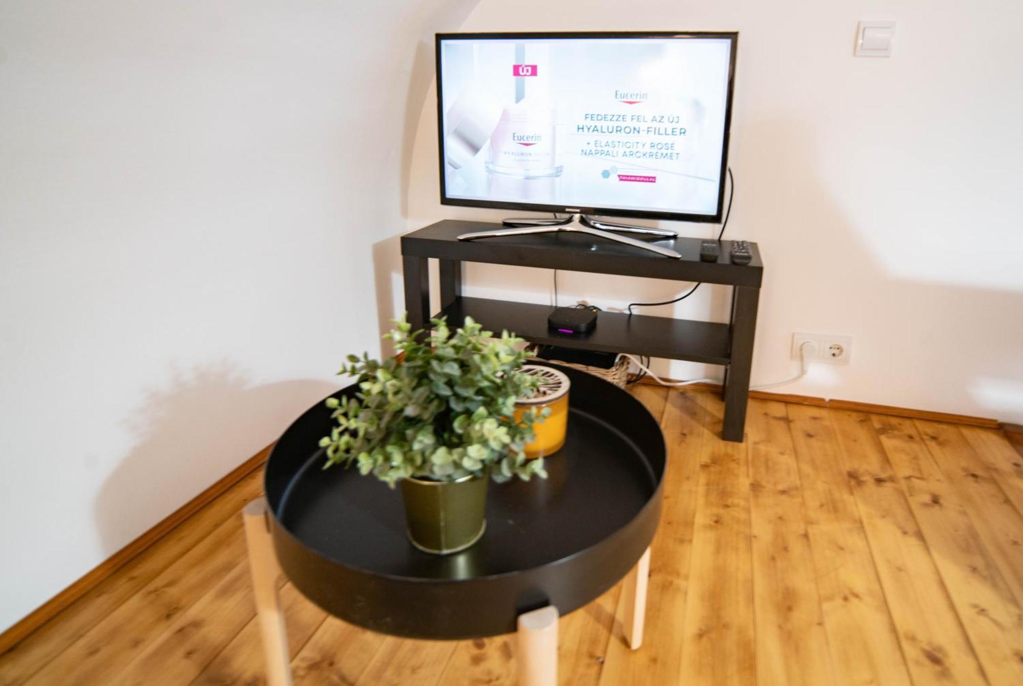 Szentkiralyi38 - Central, Ac, 4 People *