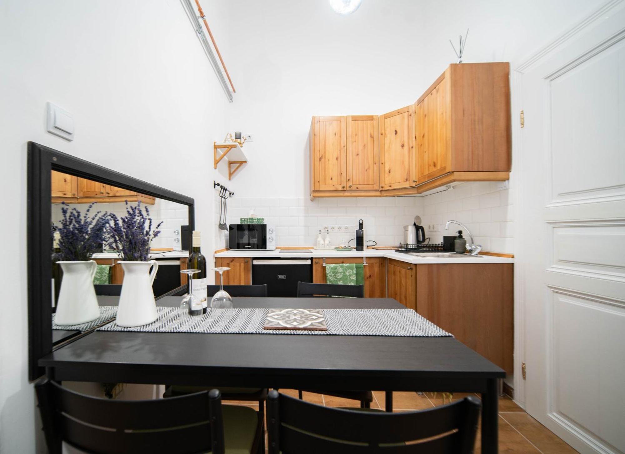 Apartment Szentkiralyi38 - Central, Ac, 4 People *